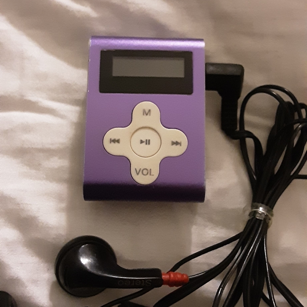 Mini Purple  MP3 Player with clip/earbuds